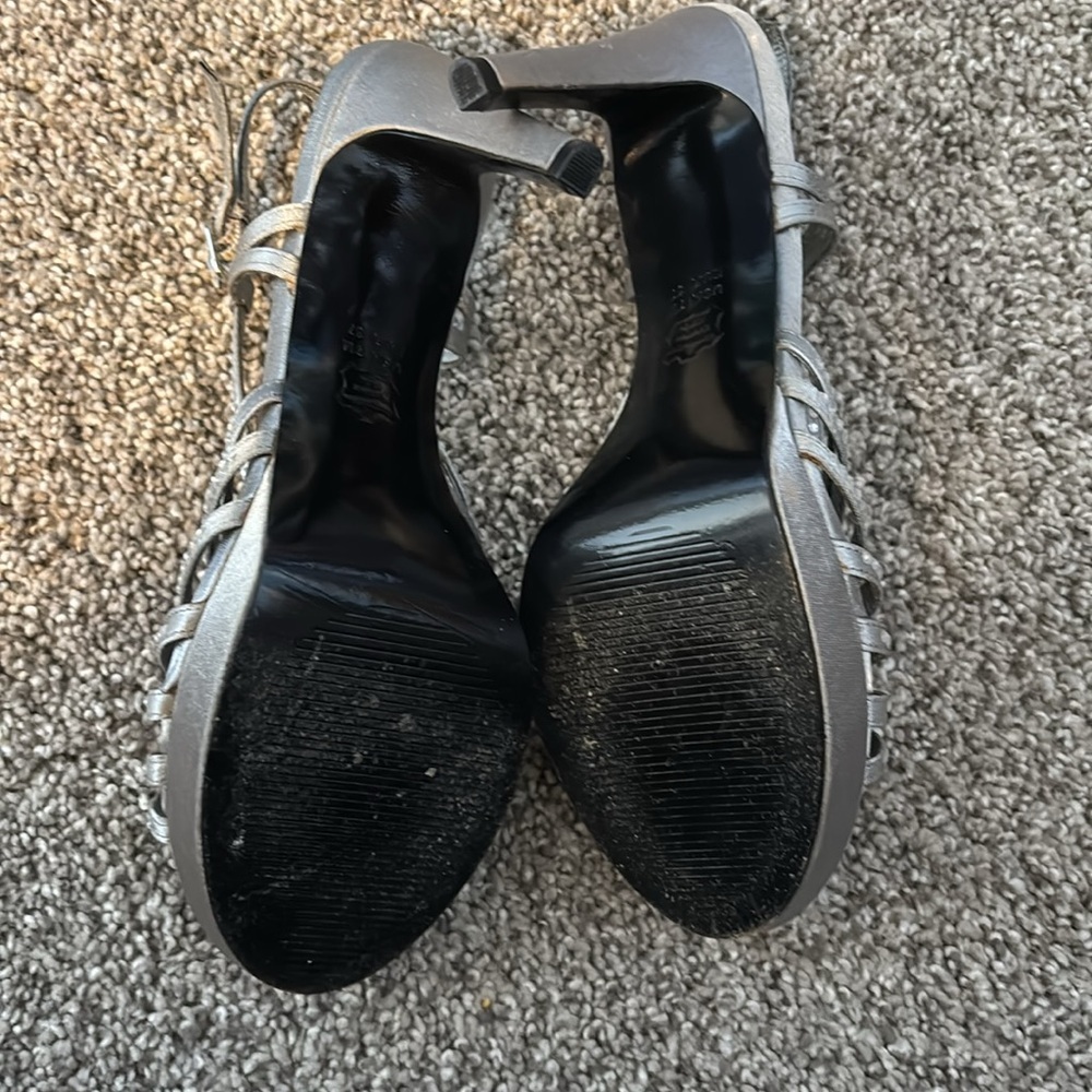 Silver Heels - image 5